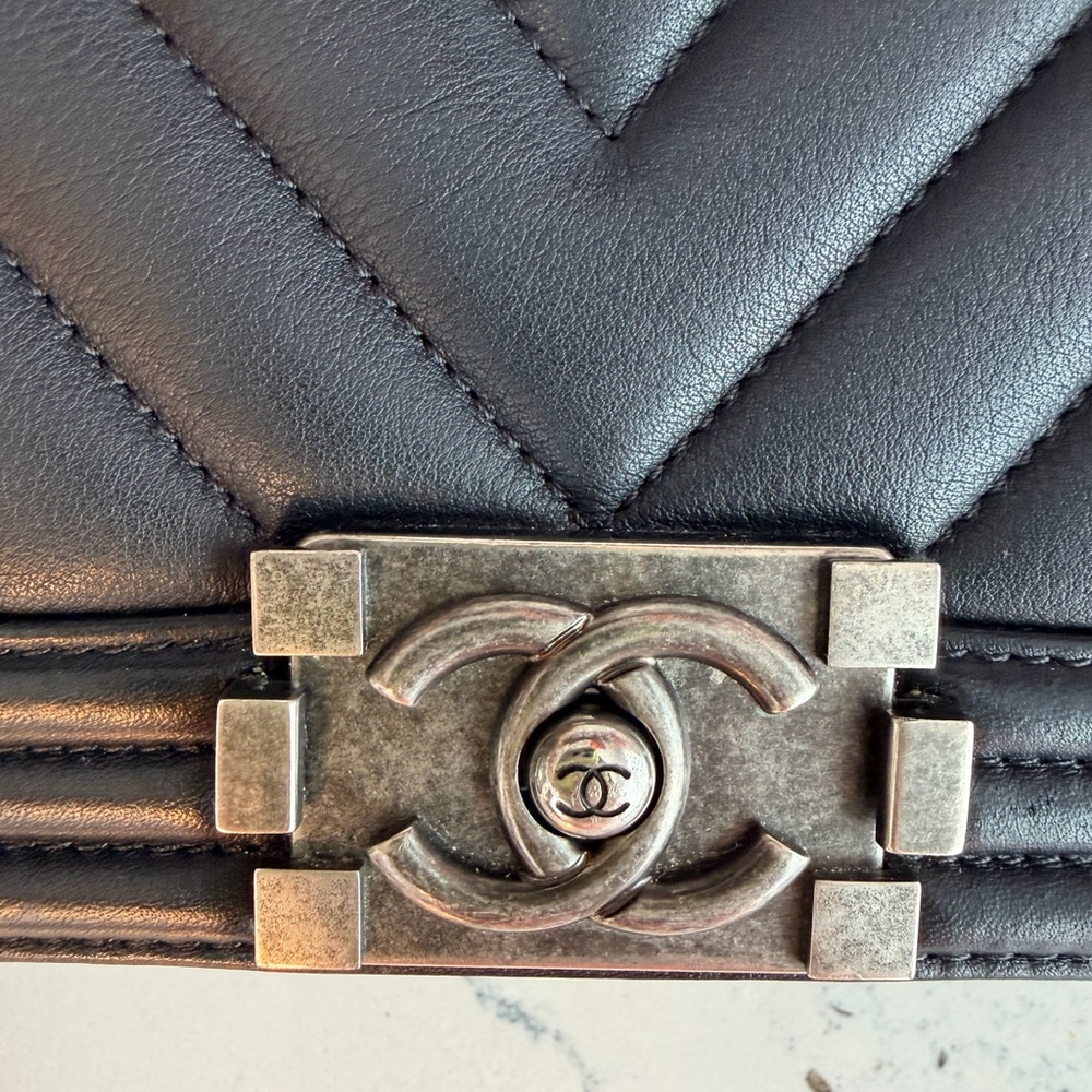 Chanel Black Chevron Medium Boy Bag Silver Hardware Like New - Picture 7 of 13